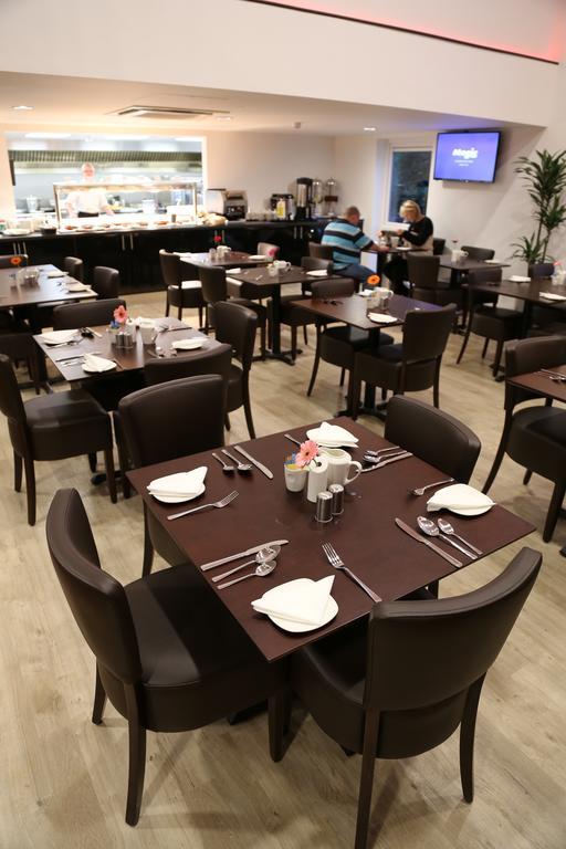 Ramada Oxford Hotell Waterstock Exteriör bild