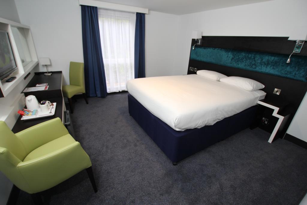 Ramada Oxford Hotell Waterstock Exteriör bild