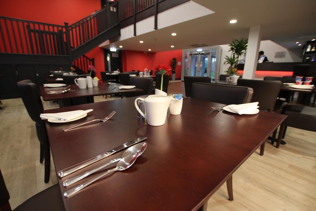 Ramada Oxford Hotell Waterstock Exteriör bild