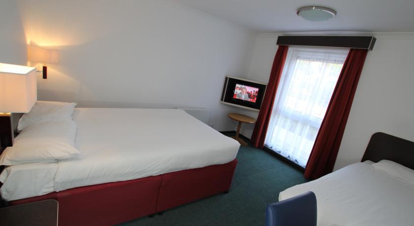 Ramada Oxford Hotell Waterstock Exteriör bild