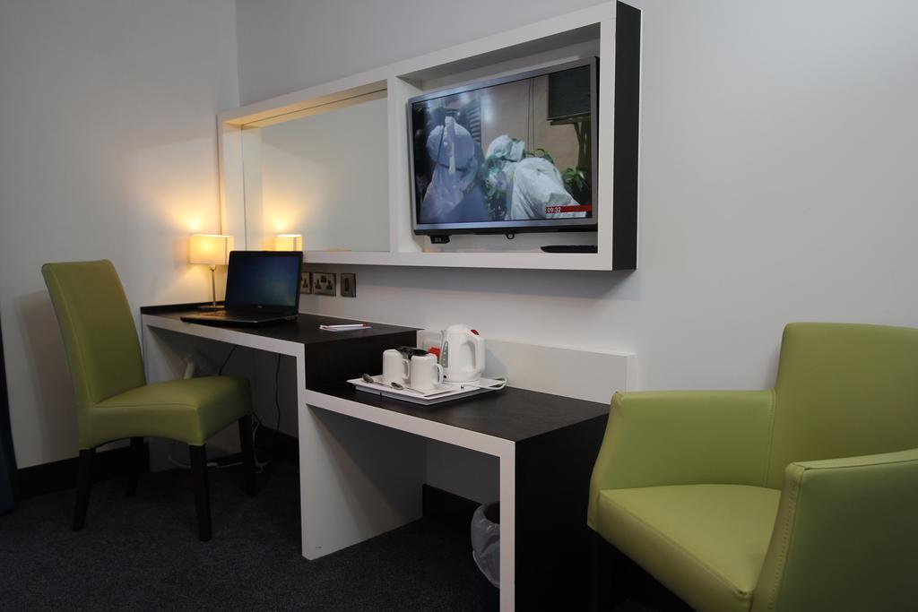 Ramada Oxford Hotell Waterstock Exteriör bild