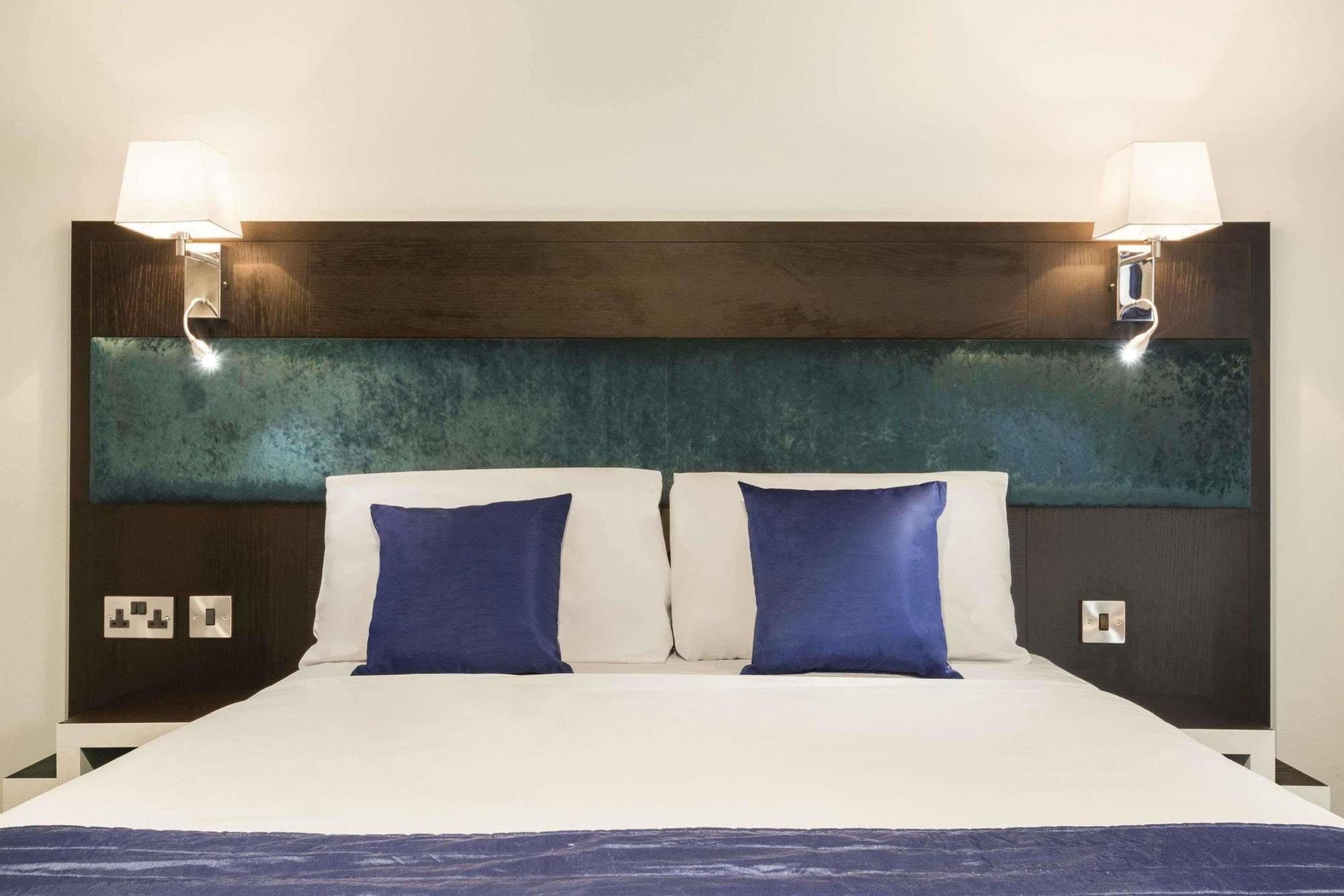 Ramada Oxford Hotell Waterstock Exteriör bild