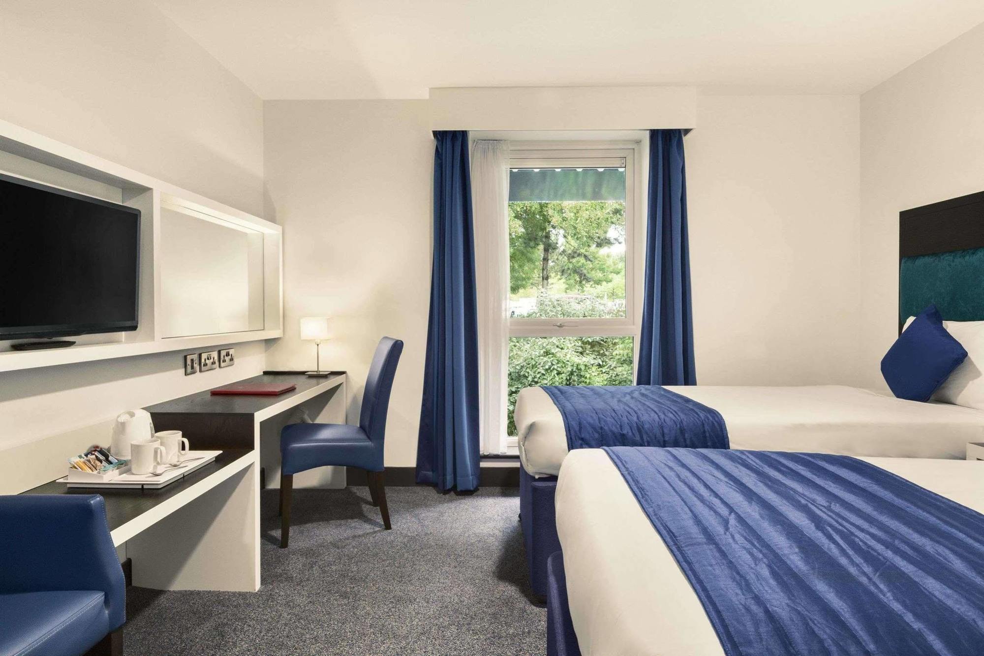 Ramada Oxford Hotell Waterstock Exteriör bild