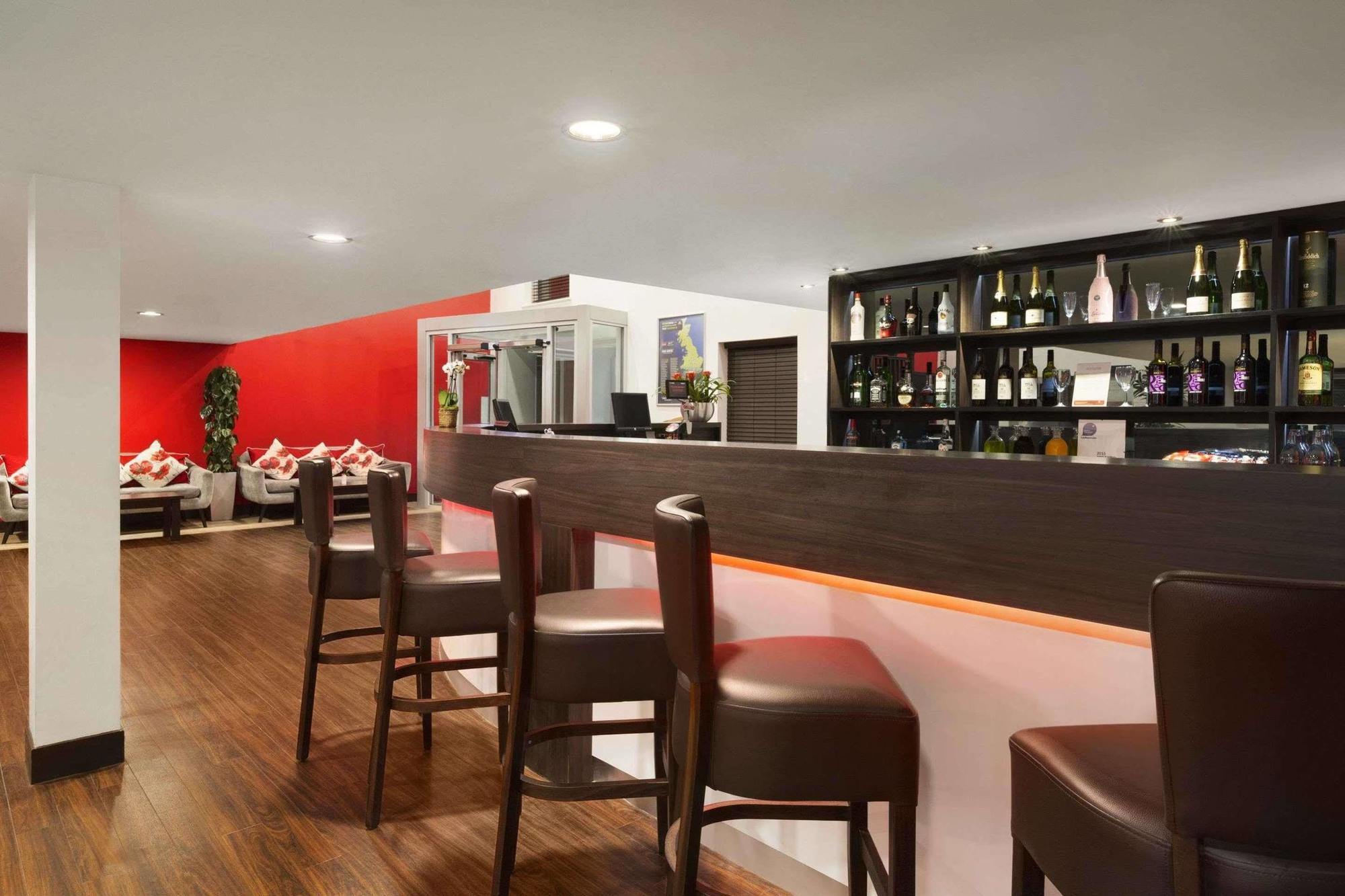 Ramada Oxford Hotell Waterstock Exteriör bild