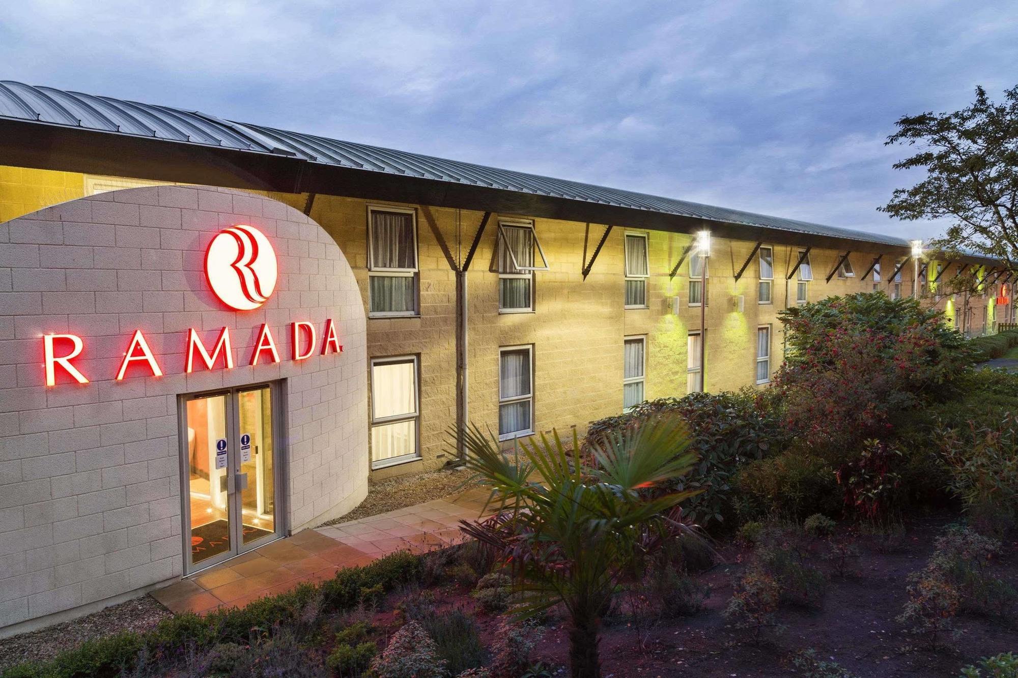 Ramada Oxford Hotell Waterstock Exteriör bild
