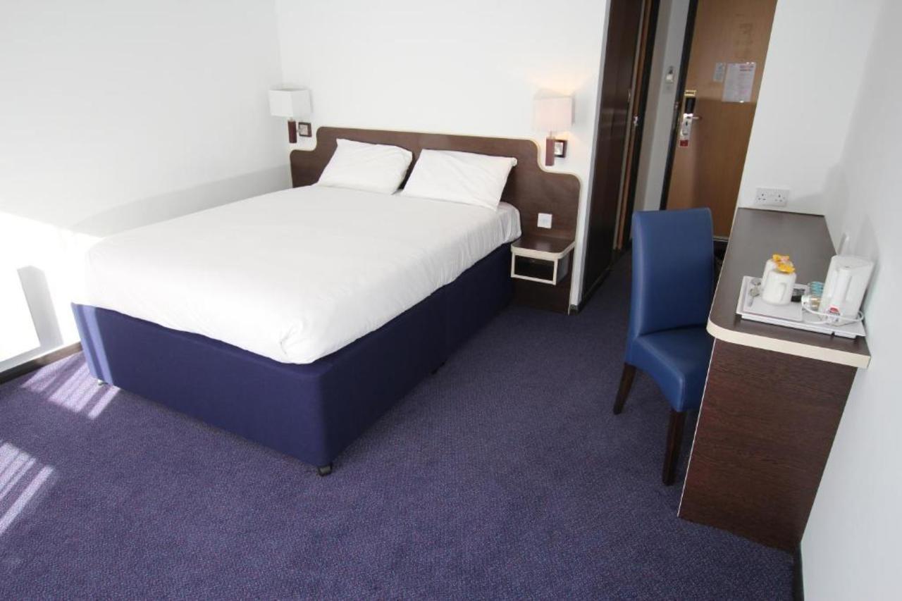 Ramada Oxford Hotell Waterstock Exteriör bild