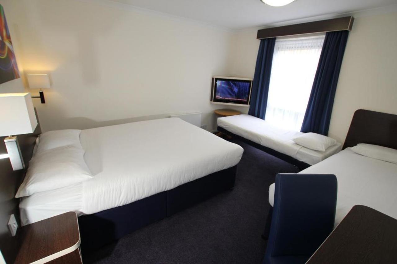 Ramada Oxford Hotell Waterstock Exteriör bild